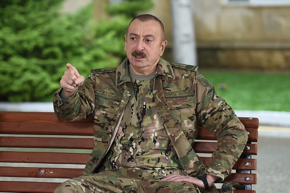 Бывший посол США в Азербайджане: Если конфликт закончился, почему президент Алиев носит военную форму? 