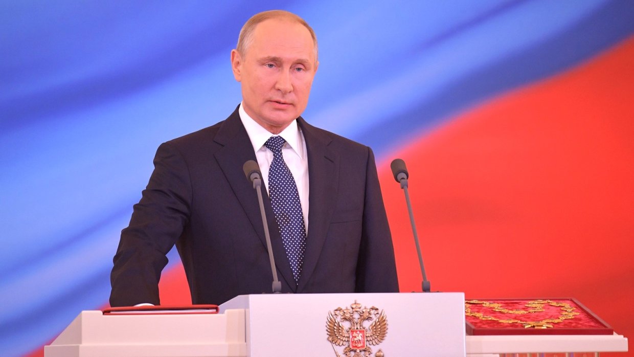 Как Путин относится к инициативе чеченского парламента о возможности трехкратного переизбрания главы государства? 