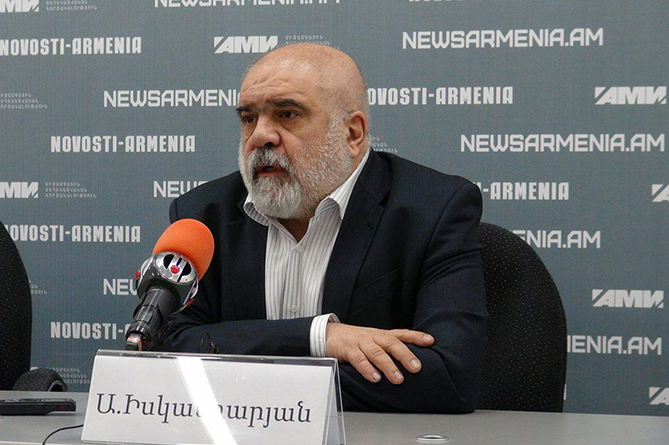 Александр Искандарян: Никто Сержа Саргсяна не тянул за язык, он мог бы и не говорить, что не намерен стать премьер-министром 