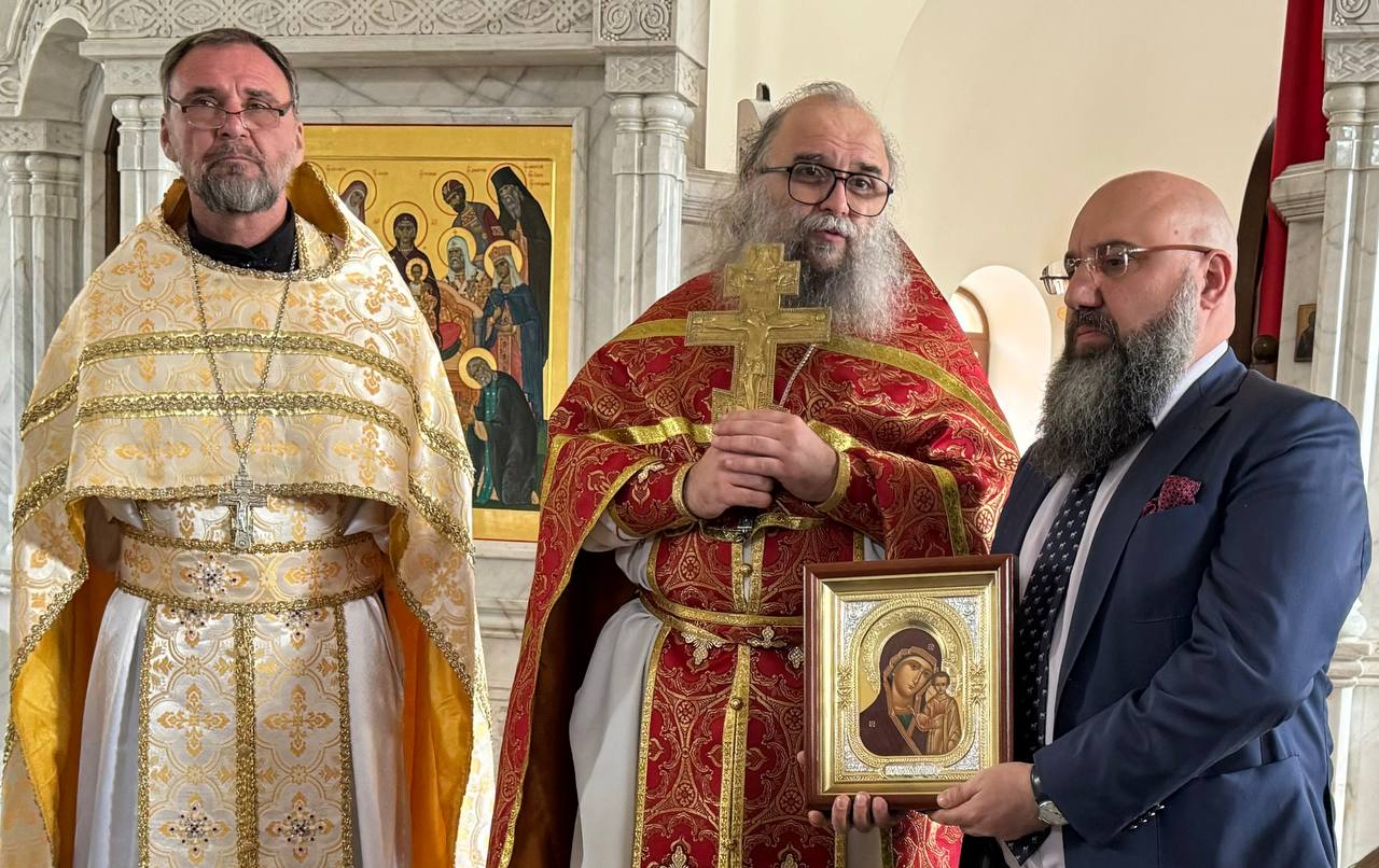 Икону Казанской Божьей Матери, подаренную в свое время командующим РМК в Нагорном Карабахе приходу русского храма Рождества Христова в Степанакерте, доставили в Ереван 