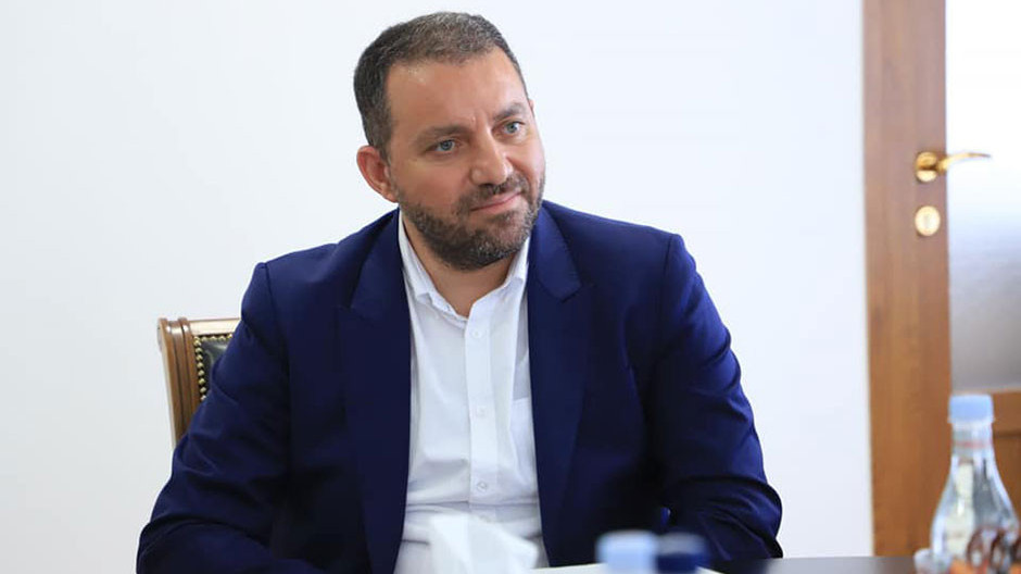 Министра экономики Армении Керобяна отправили в отставку после череды коррупционных скандалов 