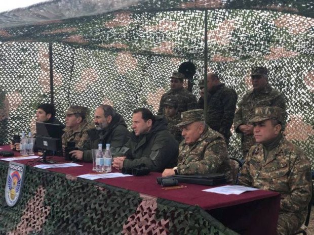 Условный захват новых высот. Никол Пашинян и Давид Тоноян присутствовали на учениях в одном из армейских корпусов ВС Армении 