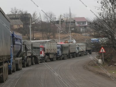 Более 300 грузовиков застряли на дороге Тбилиси-Гудаури. Армянские водители обратились к Николу Пашиняну с просьбой решить эту проблему 