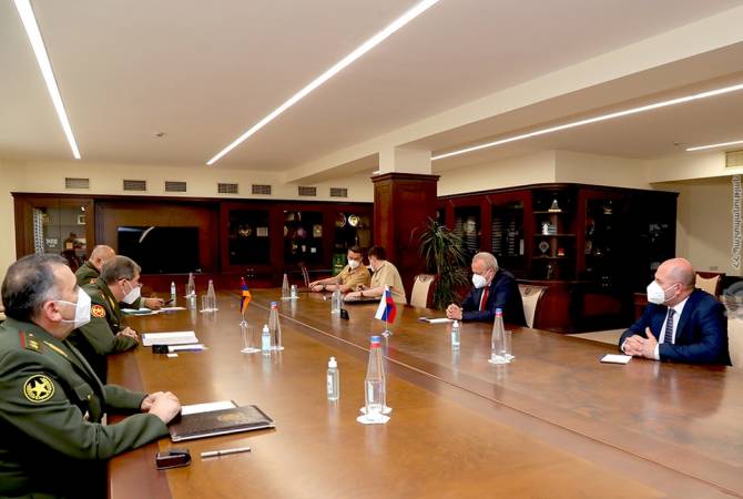 Начальник Генштаба ВС Армении принял российского посла 