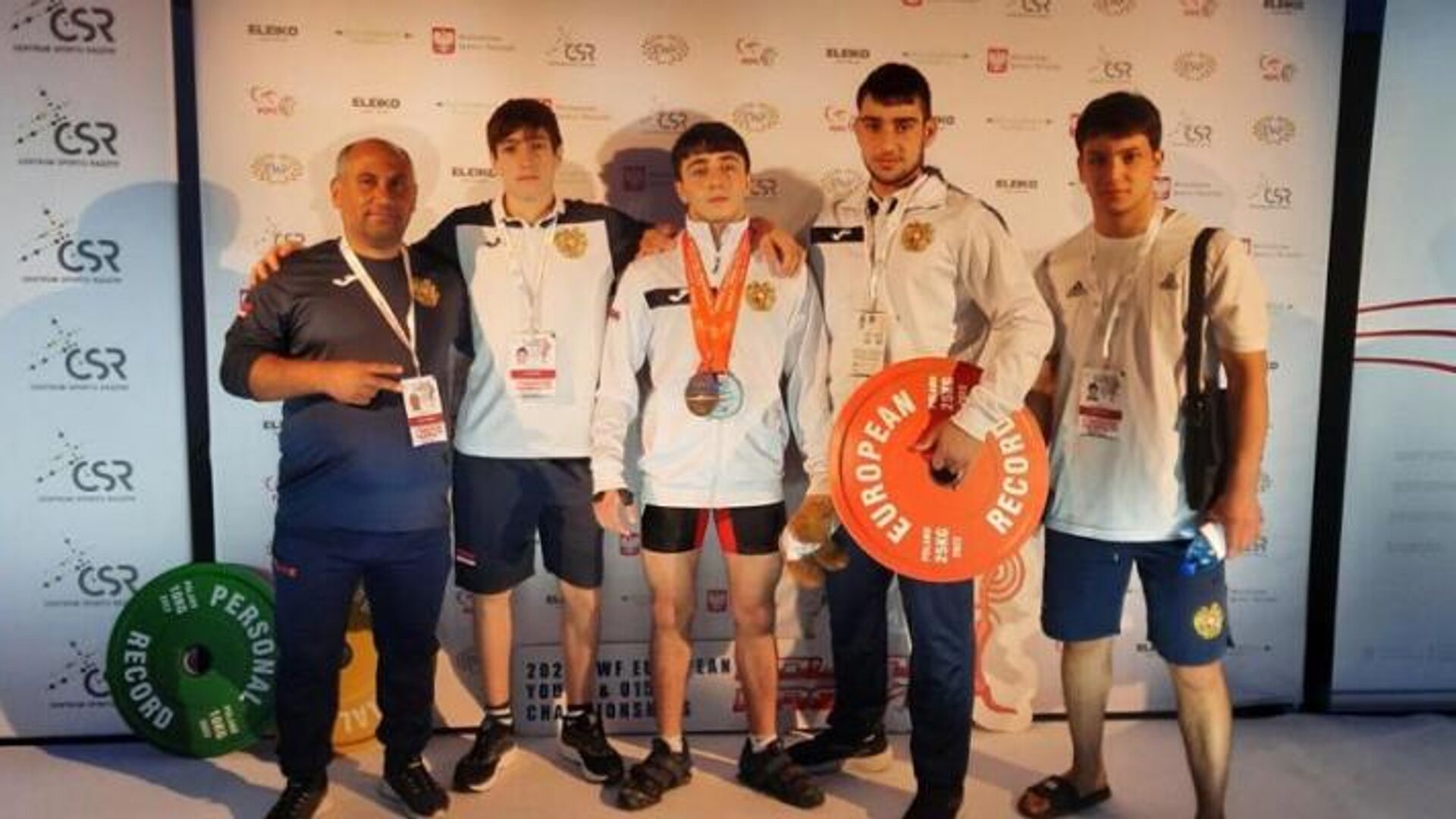 Юный армянский штангист стал чемпионом Европы, установив два рекорда 