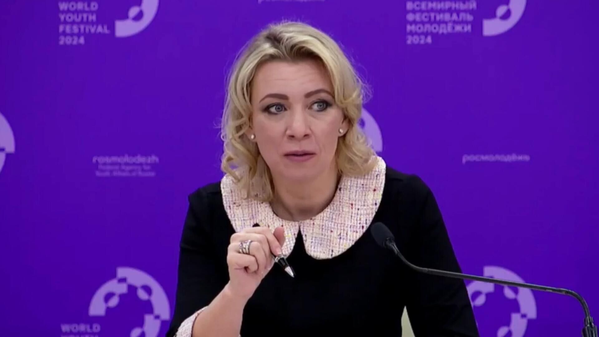 Захарова о подаренном ей "символе победы" Азербайджана в Карабахе: не нужно политизировать 
