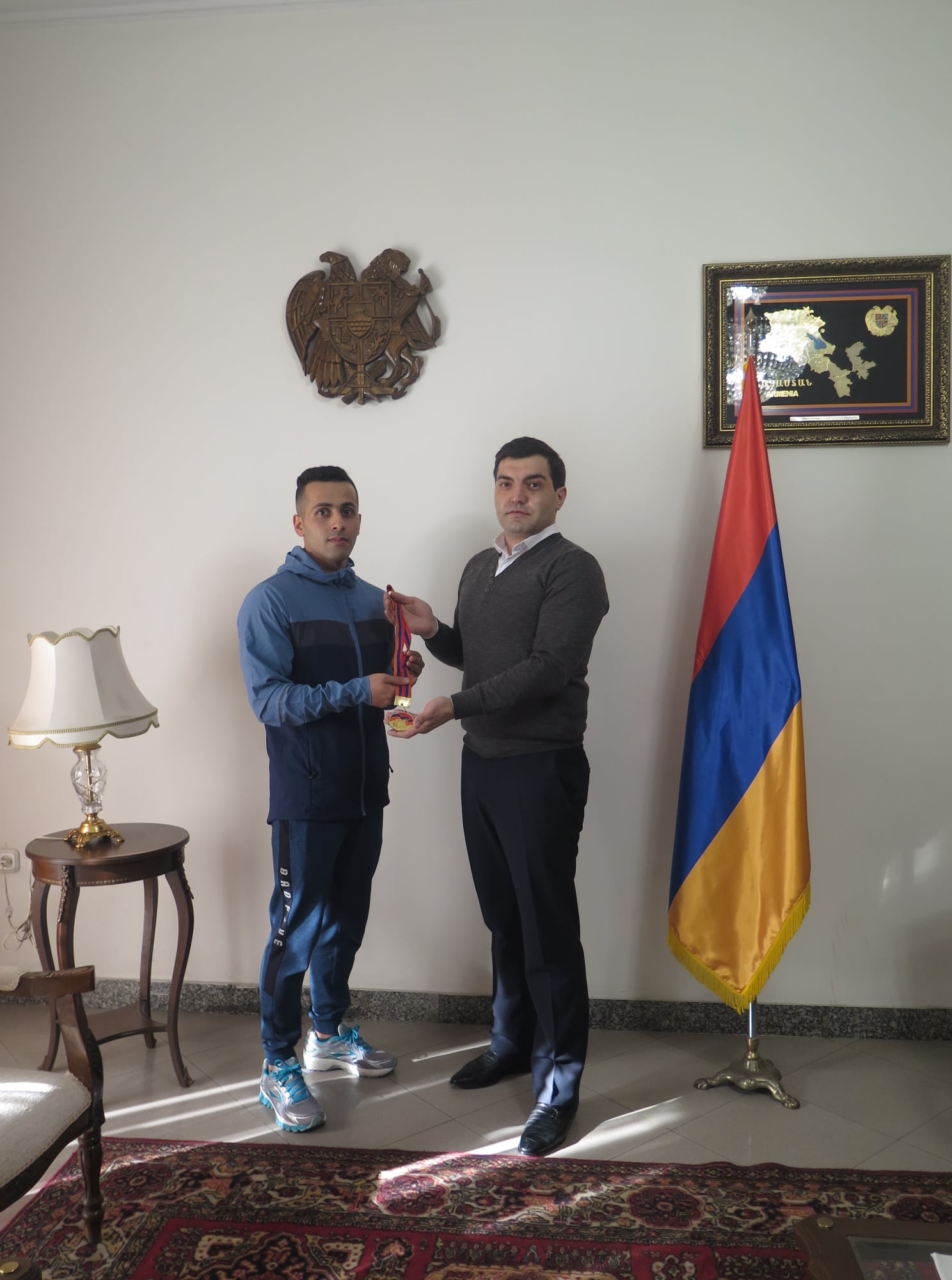Иранский каратист подарил золотую медаль семье погибшего в Карабахе армянского спортсмена 