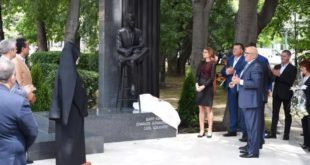 В Болгарии открыли первый памятник Шарлю Азнавуру  