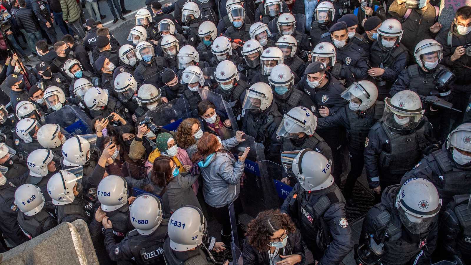 Dialogorg.ru: Студенты расшатывают власть Эрдогана 
