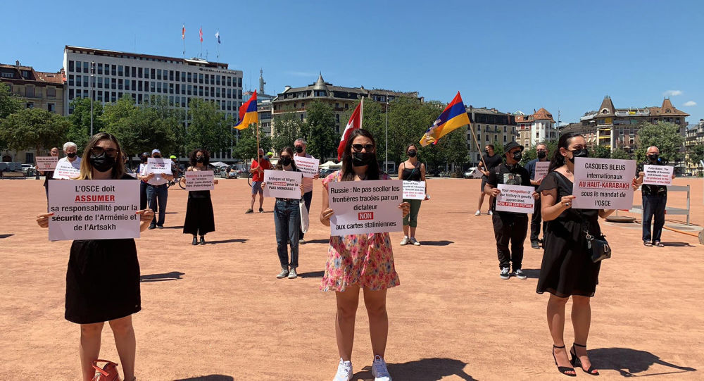 Армянские и швейцарские демонстранты в Женеве: "Россия - не утверждайте карты, составленные диктатором" 