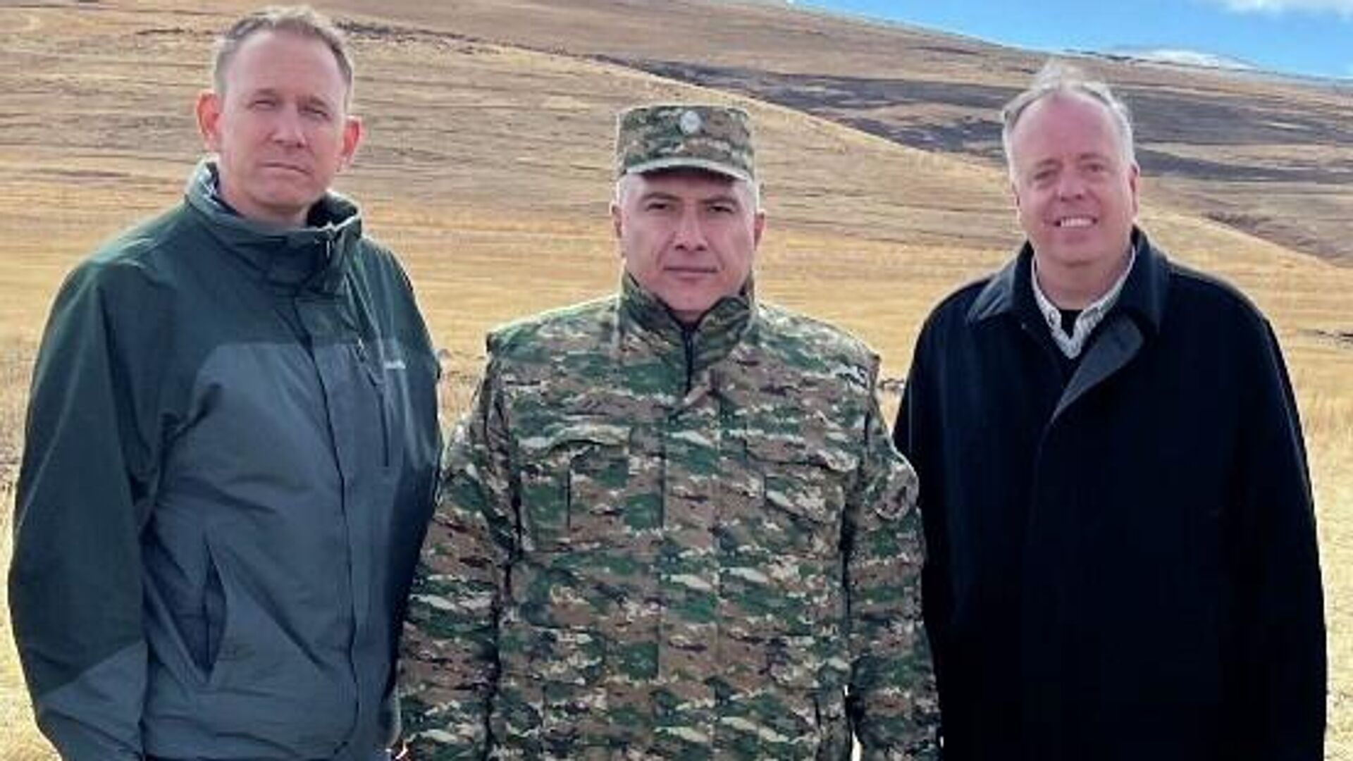 Представитель Госдепа США посетил села Гегаркуника и понаблюдал за ситуацией на границе Армении 