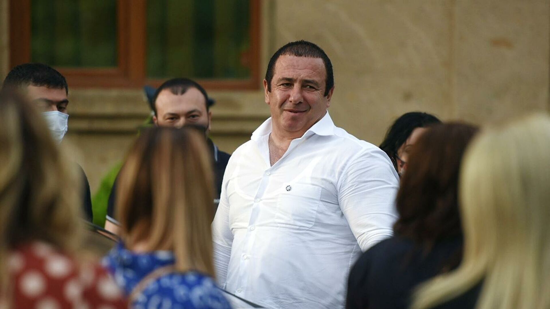 Депутаты дополнили ходатайство о лишении лидера «Процветающей Армении» депутатского мандата 