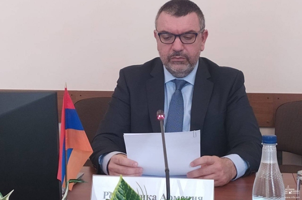 Представитель Армении при ОДКБ Виктор Биягов призвал союзников по организации отреагировать на конфликт вдоль границ Армении и Азербайджана 