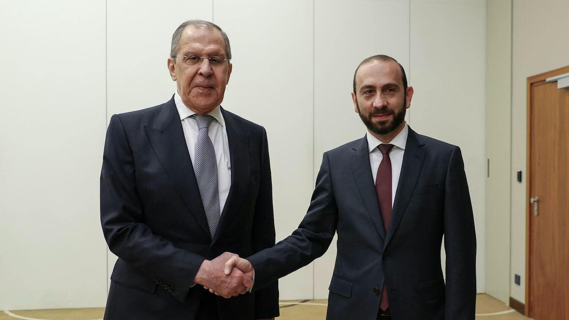 Главы МИД Армении и России проведут переговоры в Москве 