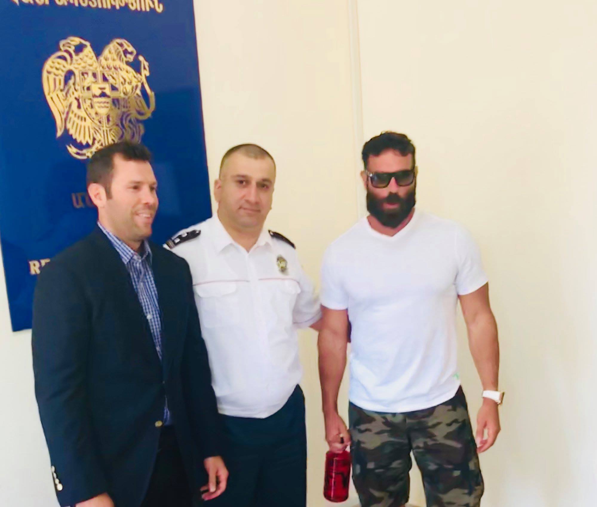 Дэн Билзерян и его брат получили гражданство Армении 