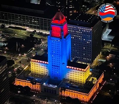 Здание мэрии Лос-Анджелеса осветилось цветами армянского флага 