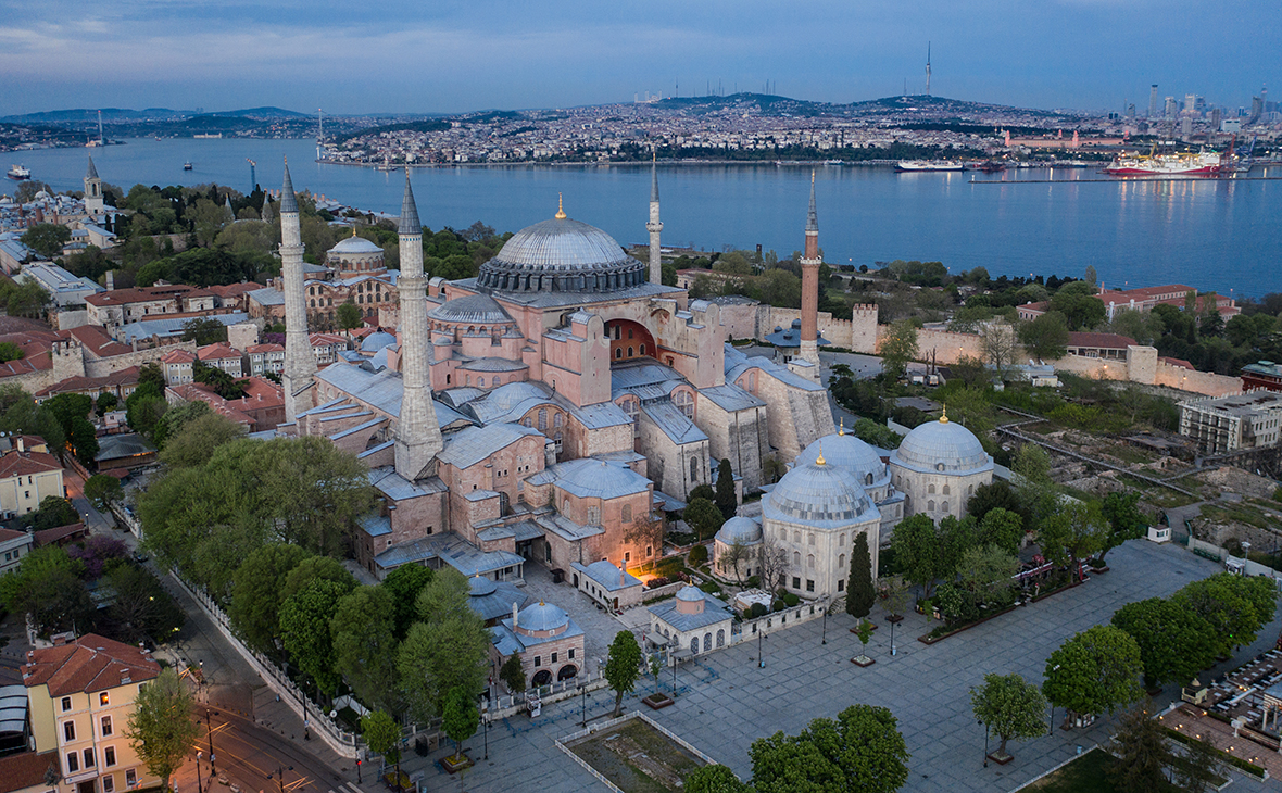 Более 300 ученых со всего мира призывают Турцию не превращать собор Святой Софии в мечеть 