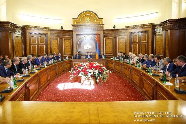 Никол Пашинян принял группу армянских бизнесменов из России 