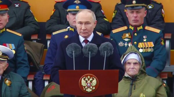 Путин поздравил россиян с Днем Победы 