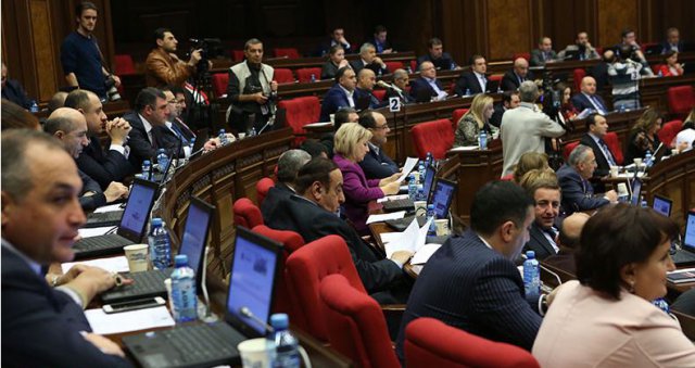 Парламентарии Армении заговорили о возможных обсуждениях с российскими коллегами поставки оружия Баку 