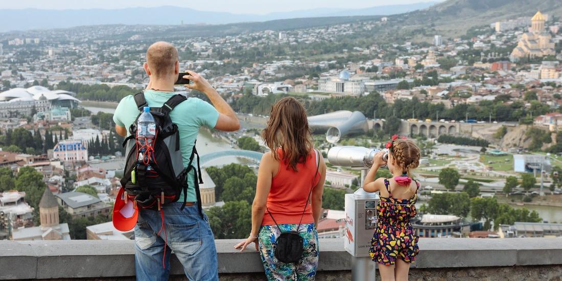 В Грузии россияне чаще других иностранцев получали вид на жительство, Армения – на третьем месте 