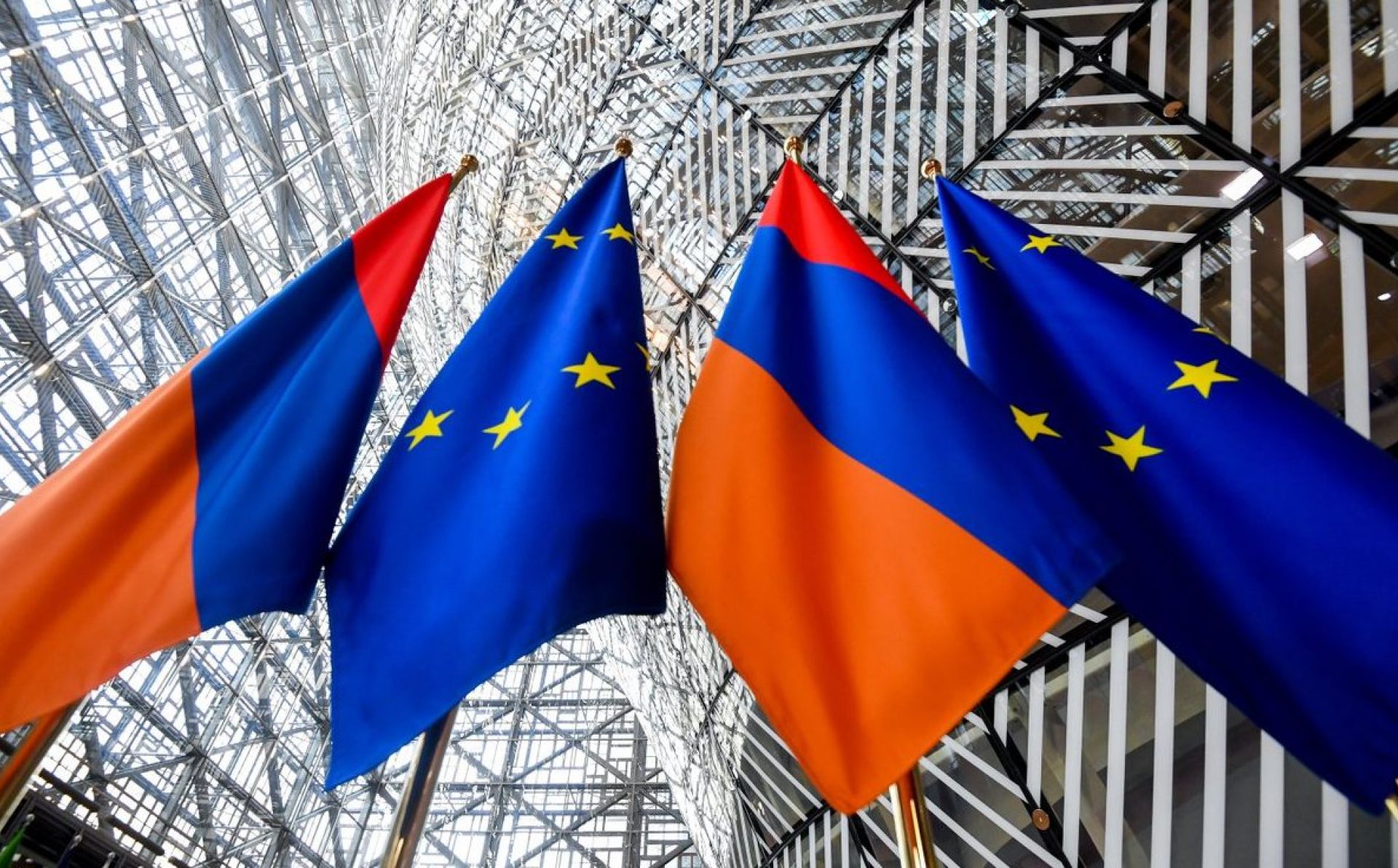 Еврокомиссия опубликовала первый доклад о прогрессе Армении в реализации Плана действий по либерализации визового режима 