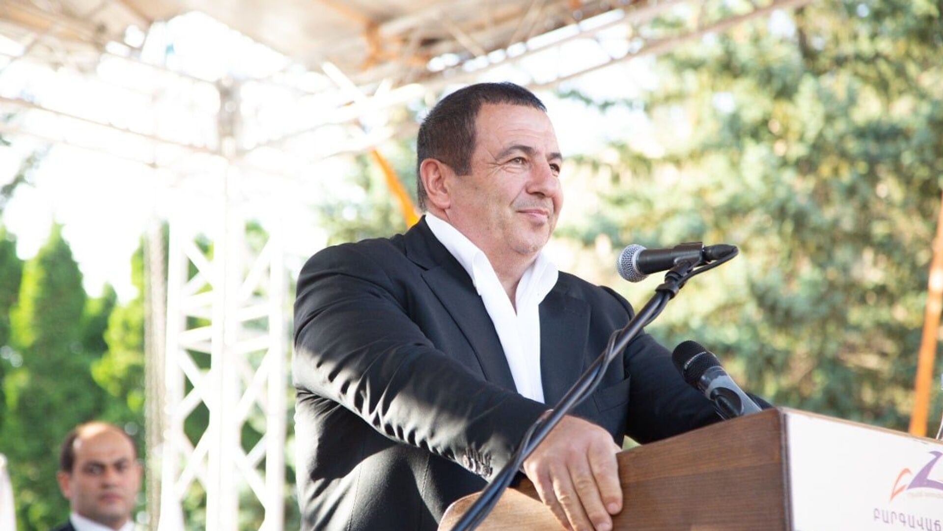 Гагика Царукяна с семьей пригласили в прокуратуру по делу о незаконно нажитом имуществе 