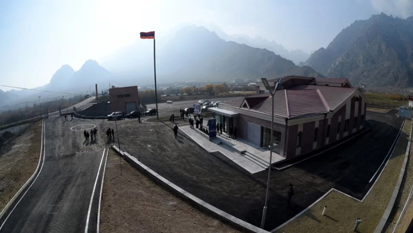  МИД РФ рекомендует россиянам покинуть Иран через Армению 