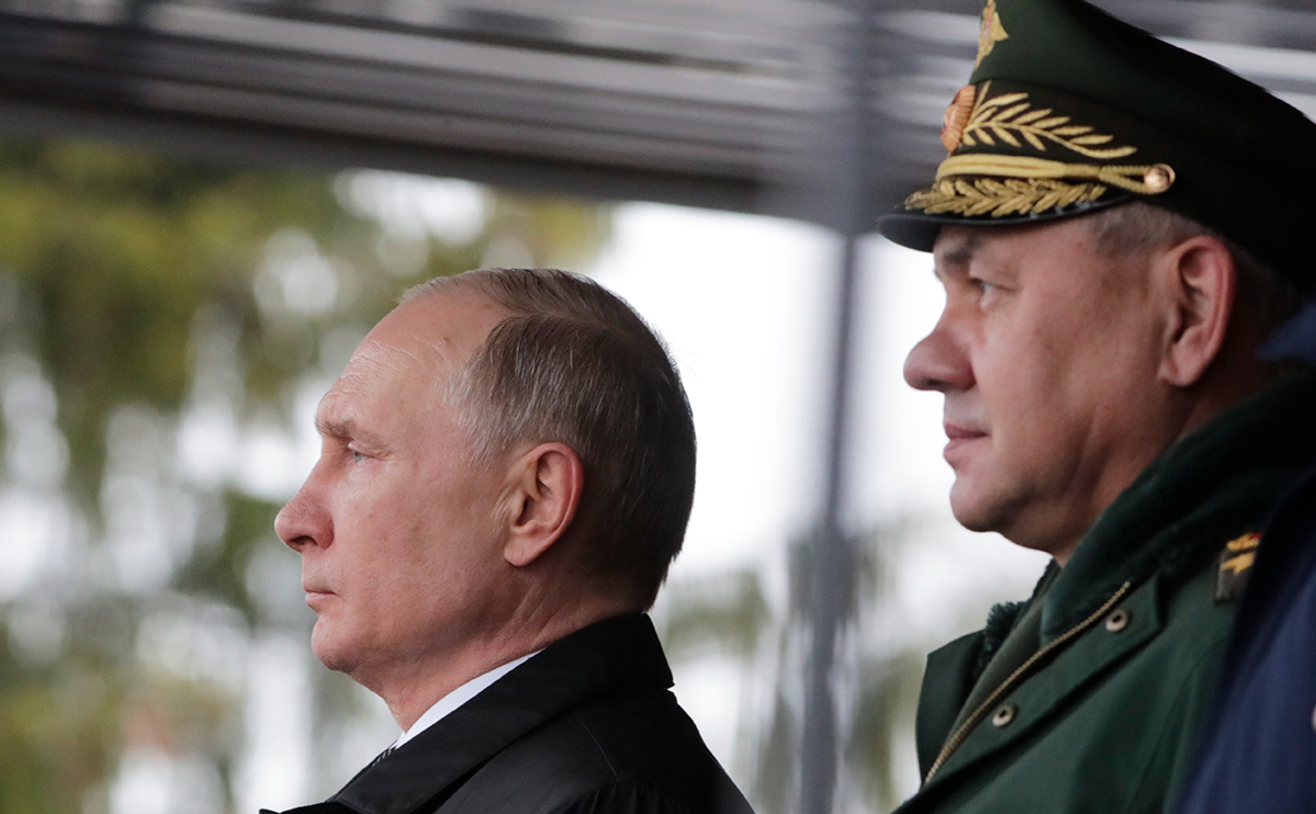 Bloomberg: силовики добиваются увольнения военного руководства и введения в России военного положения 