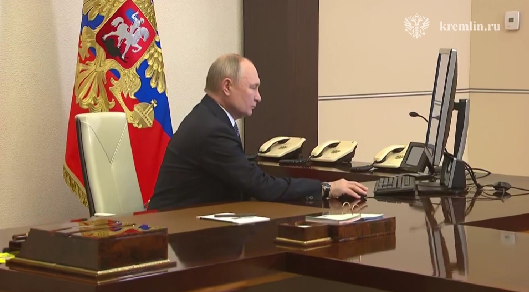 Путин проголосовал на выборах президента России в режиме онлайн 