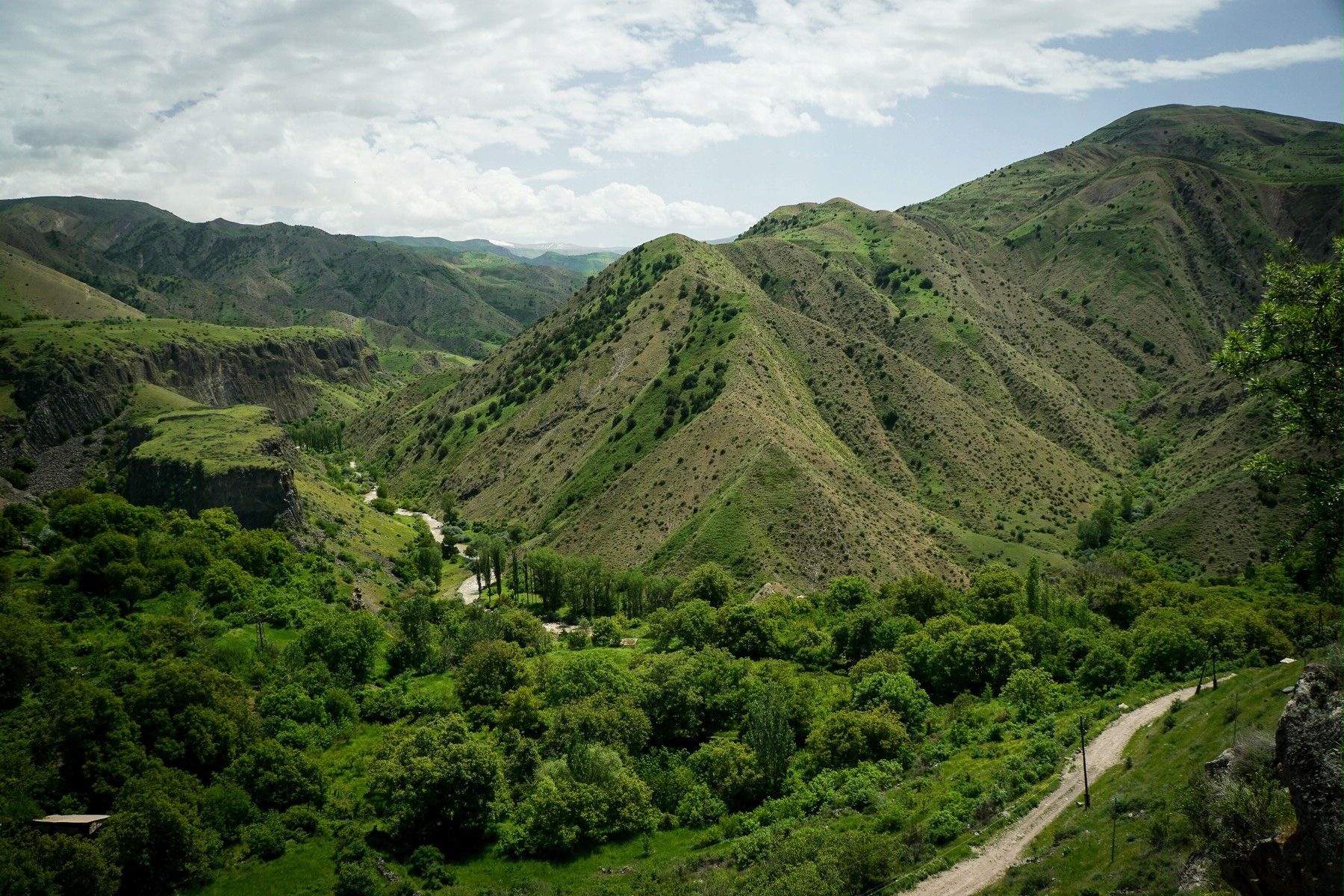 Село гарни. Вохчаберд. Село Гарни, Котайкская область. Деревня Вохчаберд. Вохчаберд фото.