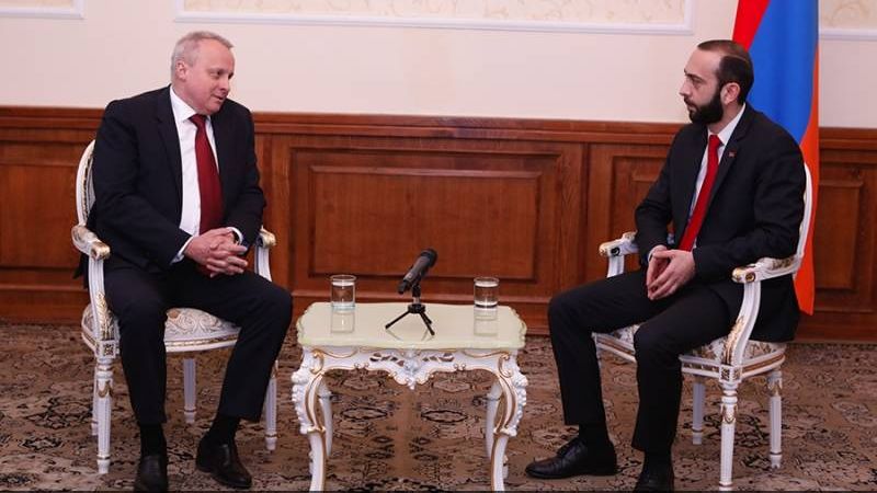 Глава МИД Армении обсудил ситуацию в Нагорном Карабахе с послом России 