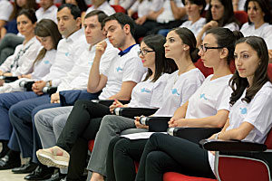 Стипендиаты фонда «Луйс» Сержу Саргсяну: Вы— угроза для национальной безопасности Армении 