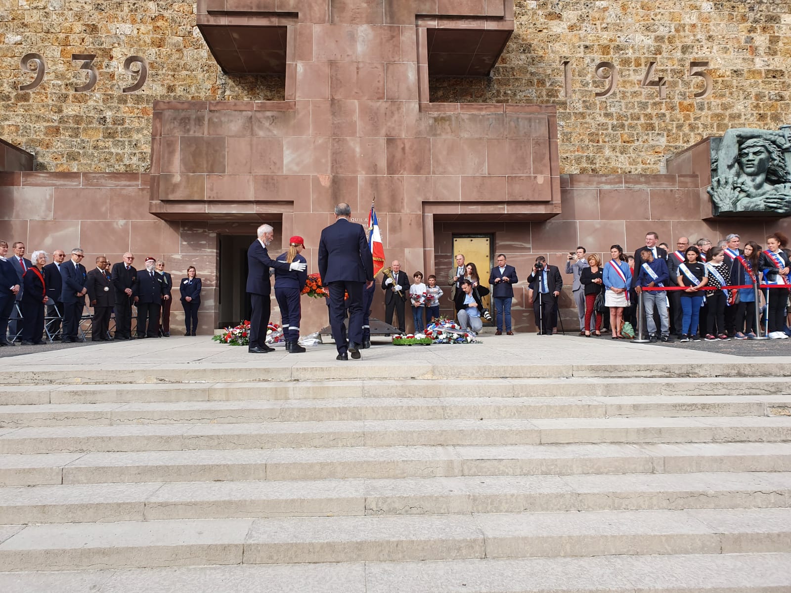 Память сражавшихся во Франции армян почтили у знаменитого Мемориала сражающейся Франции 
