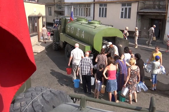 Российские миротворцы провели акцию по обеспечению питьевой водой школ Карабаха  
