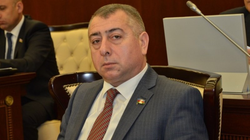 Азербайджанский депутат взял в долг $300 тыс., оставив в залог депутатское удостоверение 