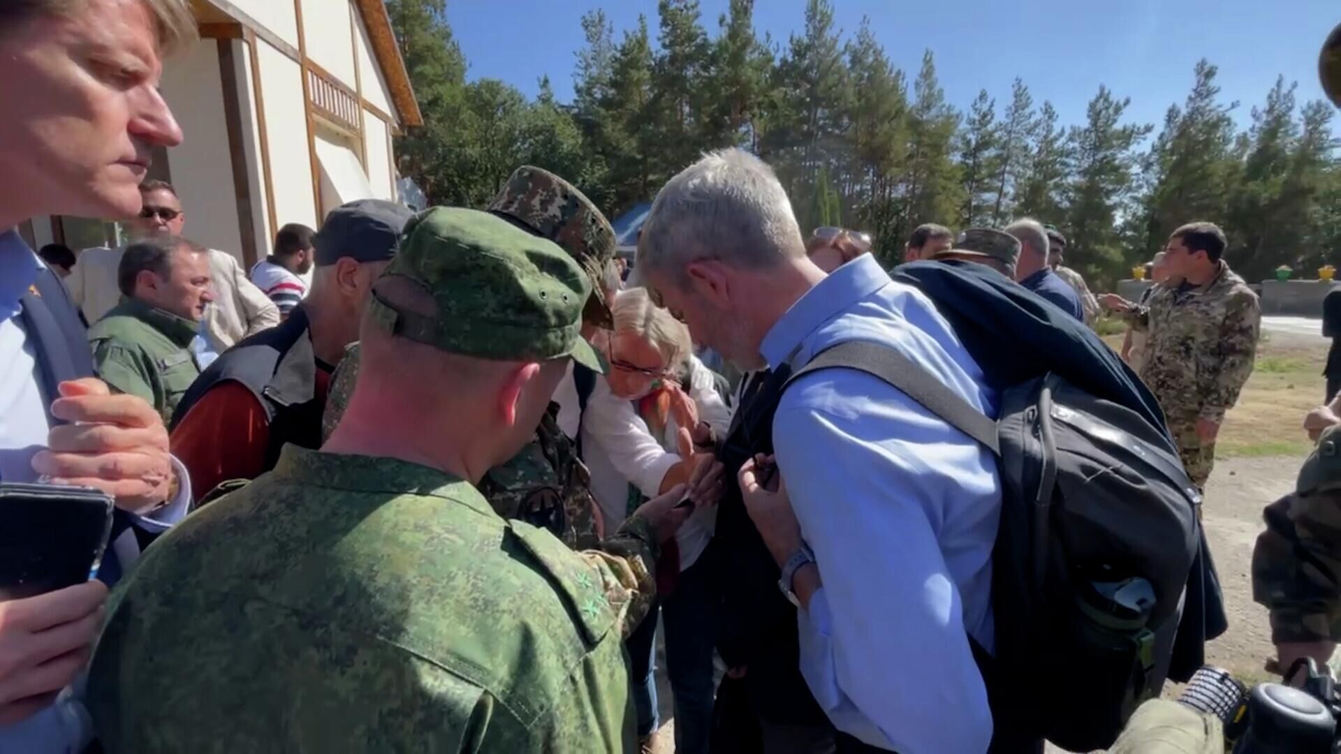 Иностранные послы посетили в Джермуке места, обстрелянные азербайджанскими ВС 