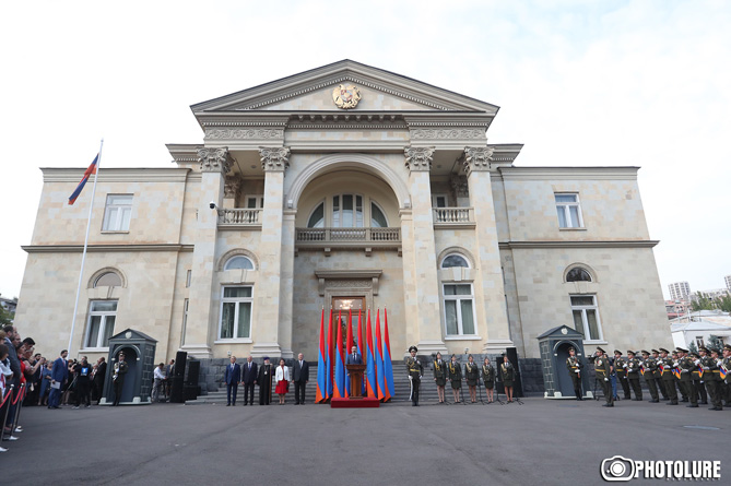 Президенту Армении вернут его резиденцию 