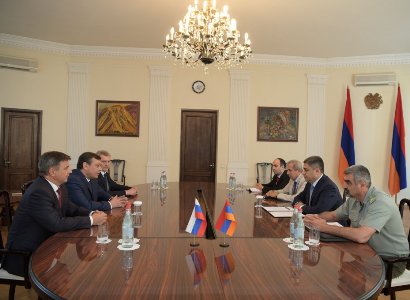 Глава СНБ Армении и замруководителя Пограничной службы ФСБ России обсудили двустороннее сотрудничество 