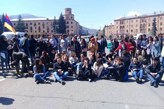 Жители Ванадзора вышли на улицу – против премьерства Сержа Саргсяна 