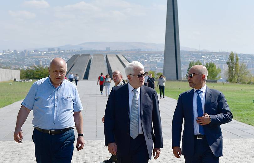 Эрик Эсраилян и Джин Блок воздали дань памяти жертвам Геноцида армян 