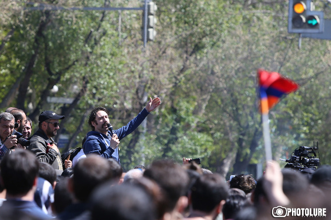 Инициаторы протестного движения распространили заявление: Третий срок пребывания Саргсяна неприемлем 