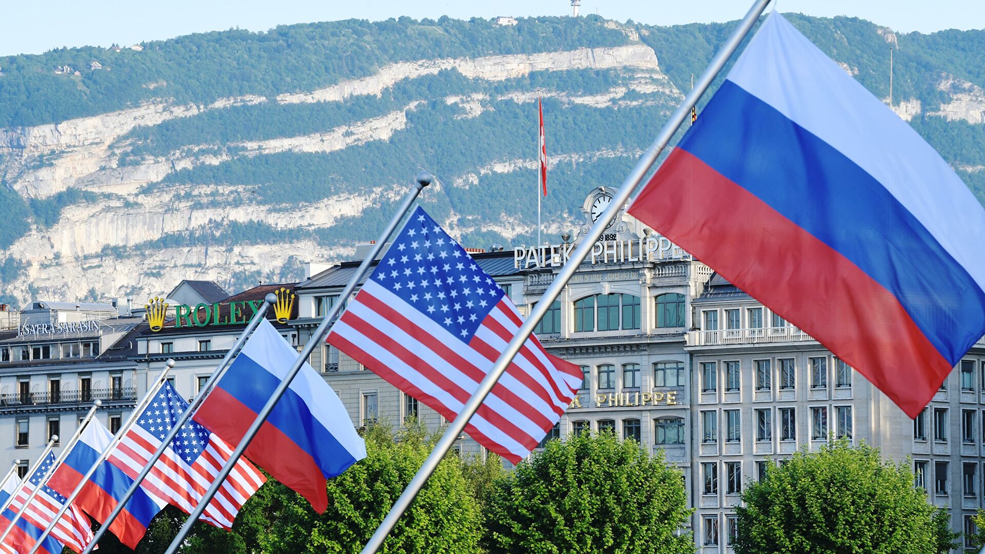 Ушаков: Россия и США должны оперативно приступить к обсуждению гарантий безопасности РФ 
