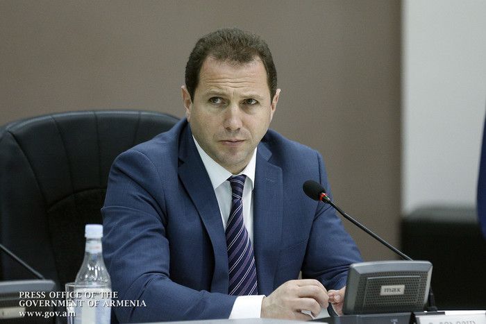 Глава военного ведомства Армении сегодня едет в Москву 