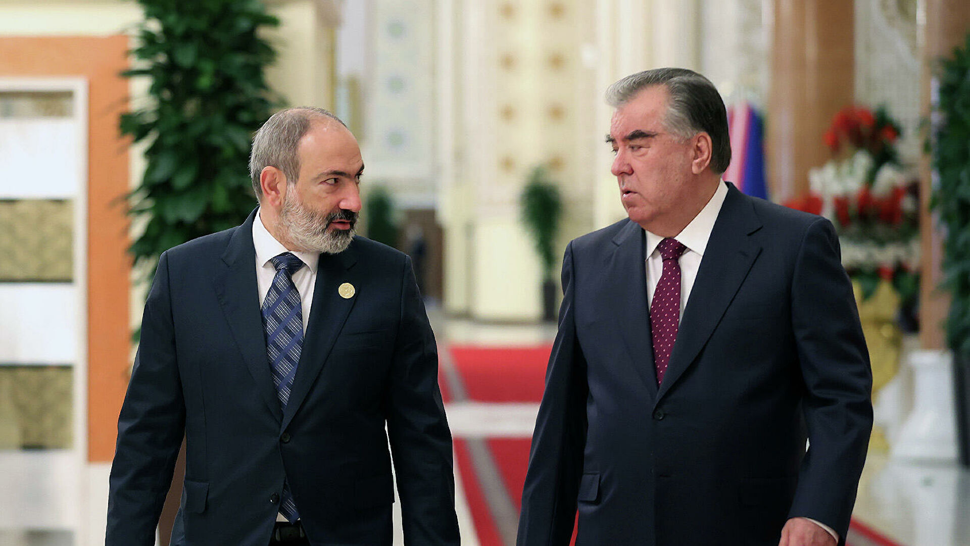 Пашинян провел первую встречу в Душанбе 