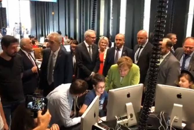 Ангела Меркель посетила центр «Тумо» 
