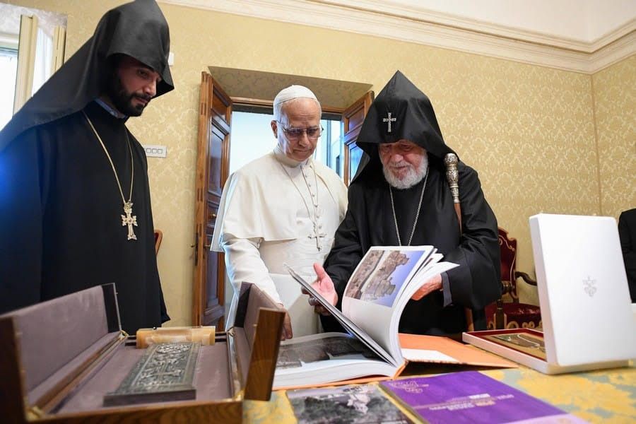 Католикос Всех армян представил Папе Римскому проблему карабахских армян, изгнанных со своей родины 