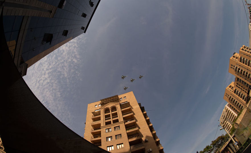 Су-30 появились в небе над Ереваном 