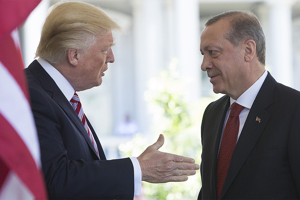 Трамп пригрозил разрушить и уничтожить экономику Турции 