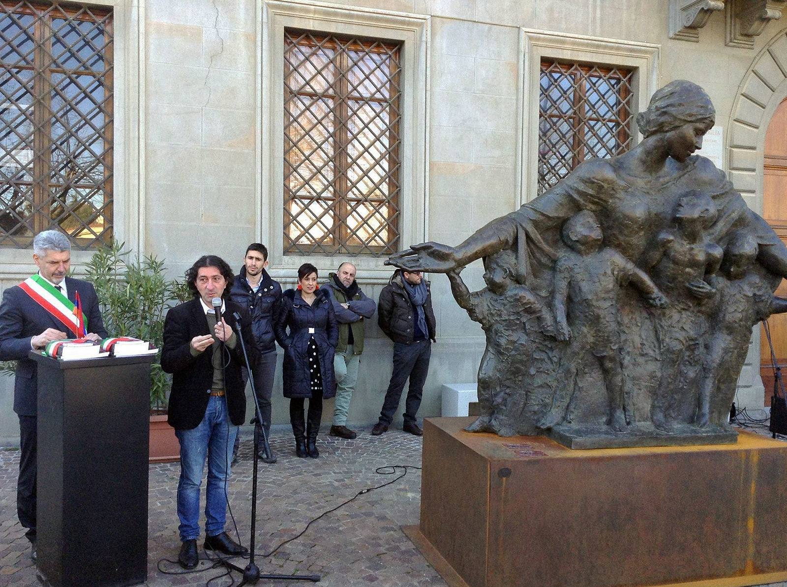 В итальянском городе выставлена статуя, созданная к 100-й годовщине Геноцида армян  